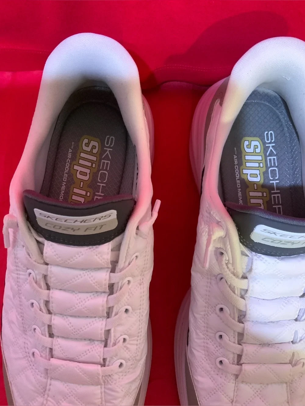 SKECHERS